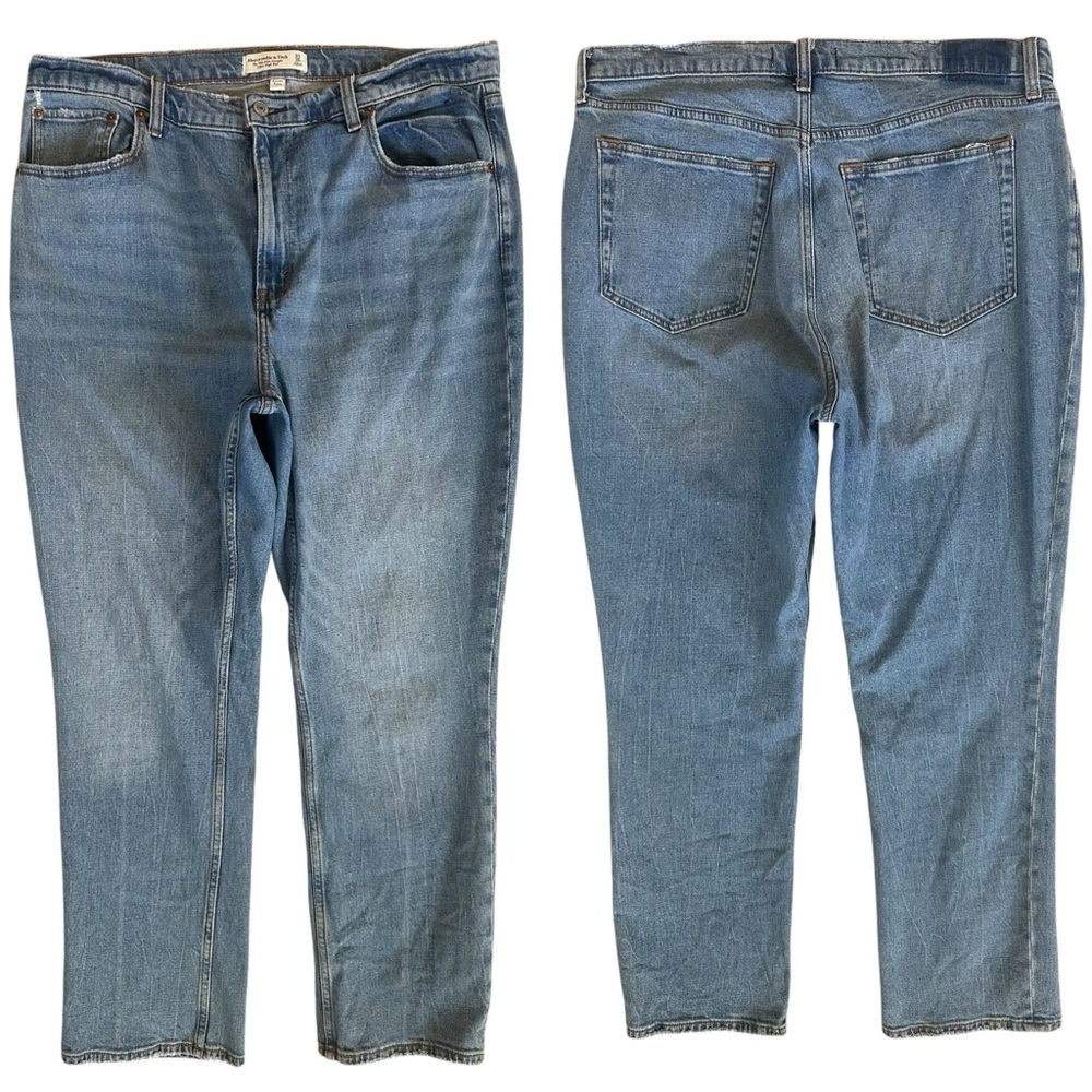 A&F '90s Slim Straight Ultra High Rise Curve Love Medium Wash Jeans 33/16 SHORT